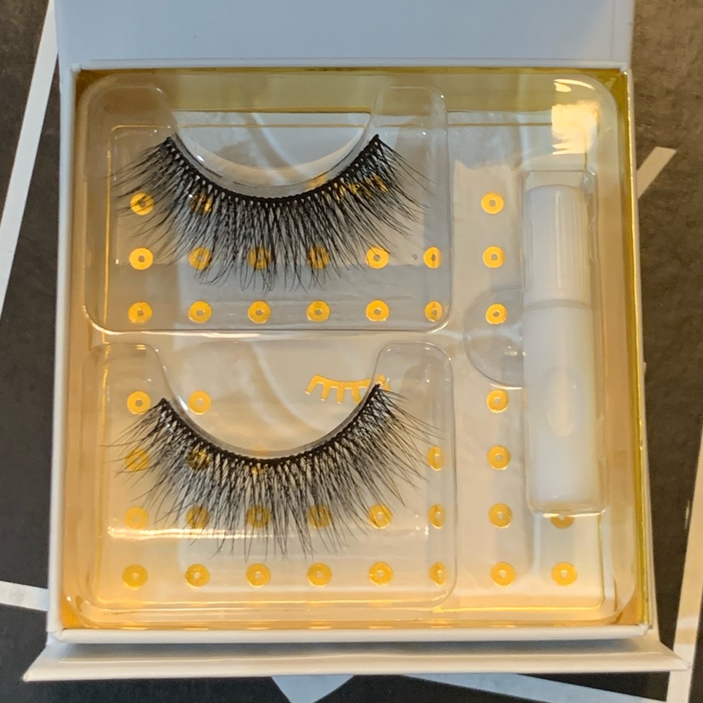 2/$35 Battington 3D Silk Lashes in Harlow